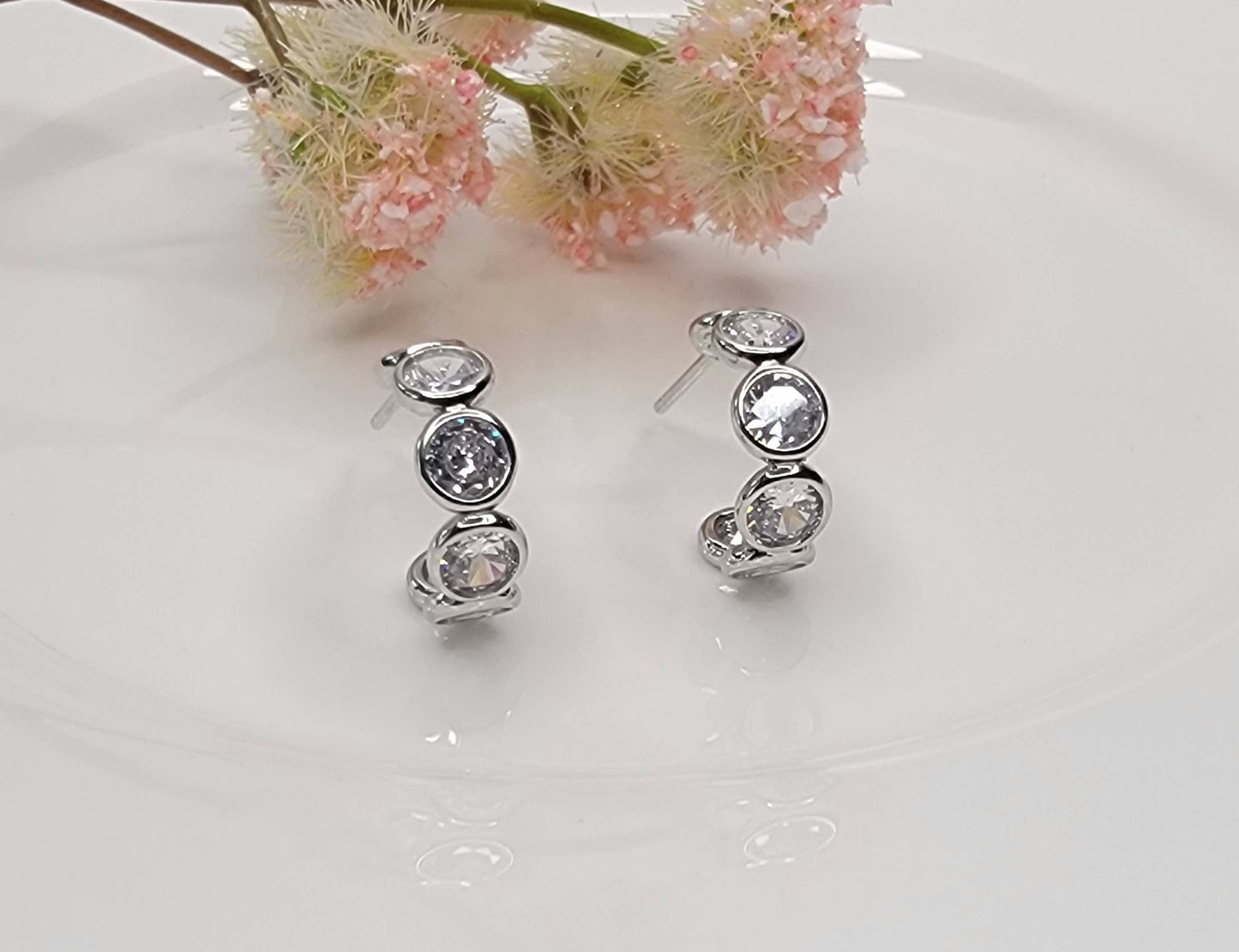 HOOP EARRINGS.