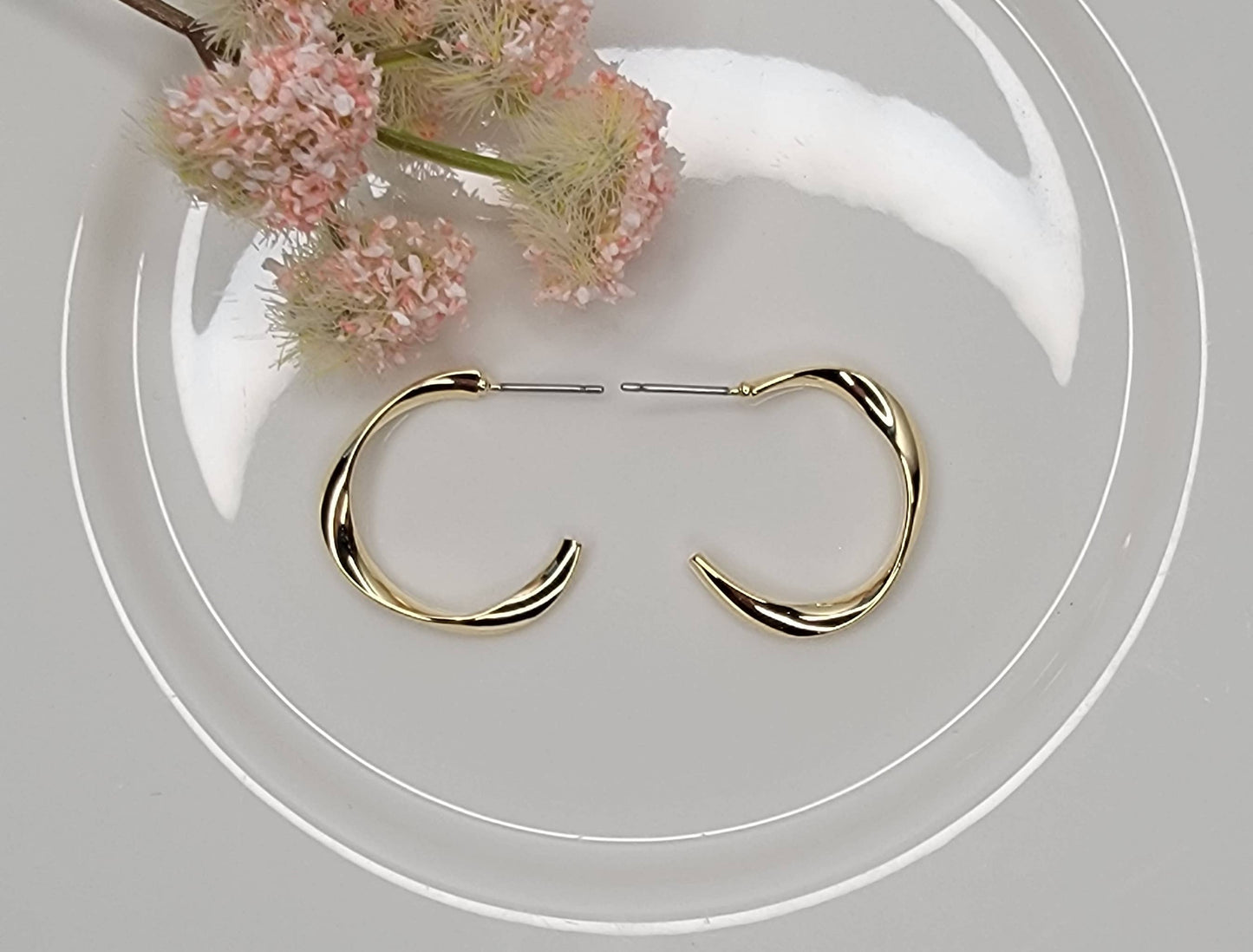 HOOP EARRINGS.