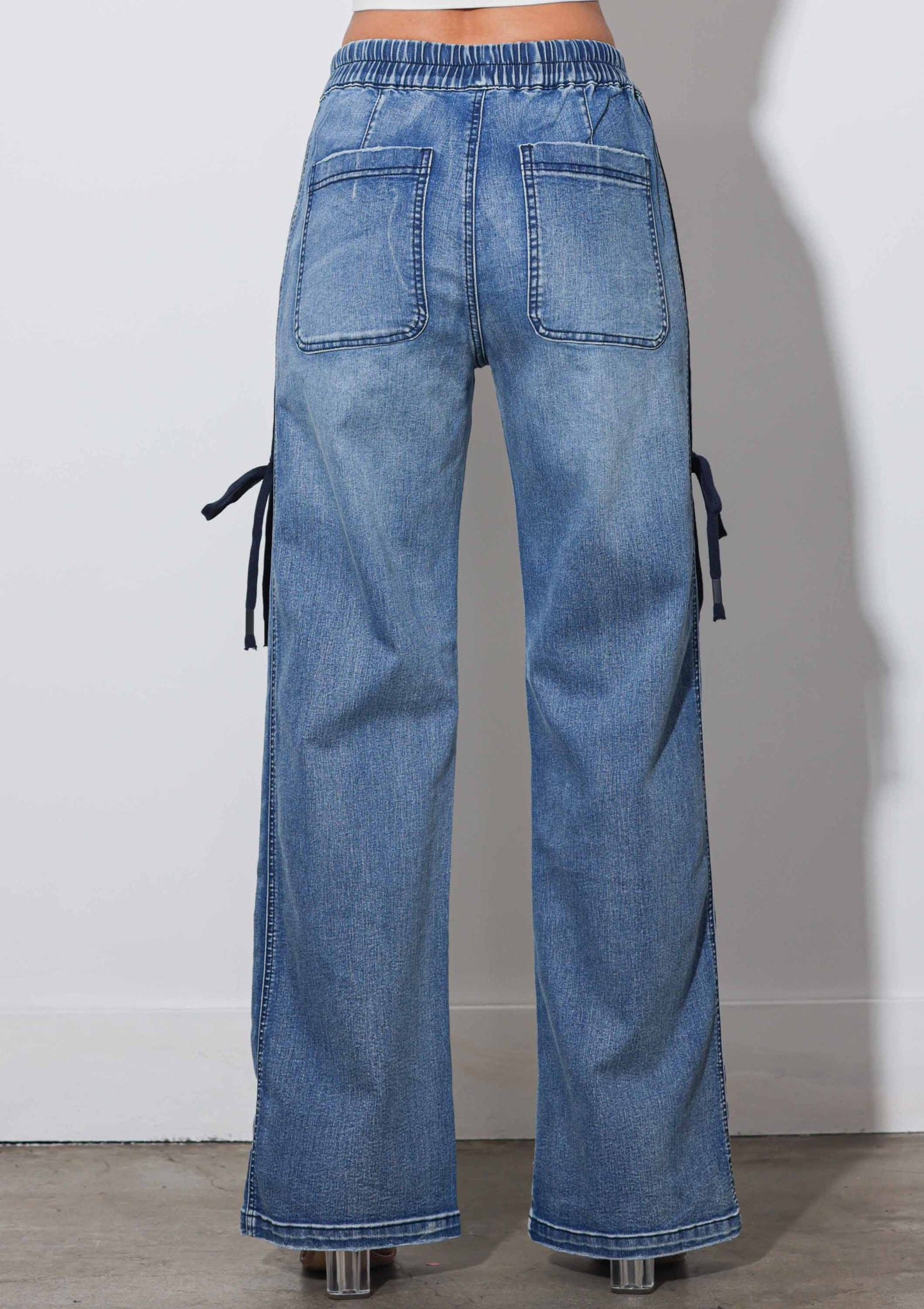 Straight Jeans With Ribbon Detail
