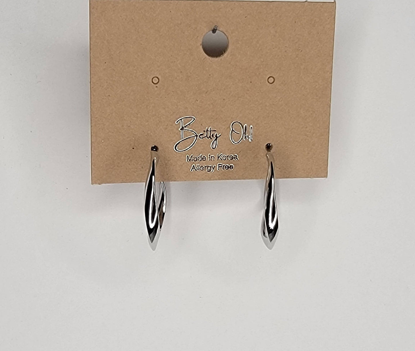 HOOP EARRINGS.