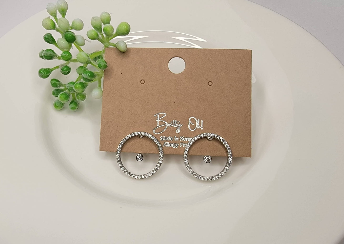 CZ. POST EARRINGS.