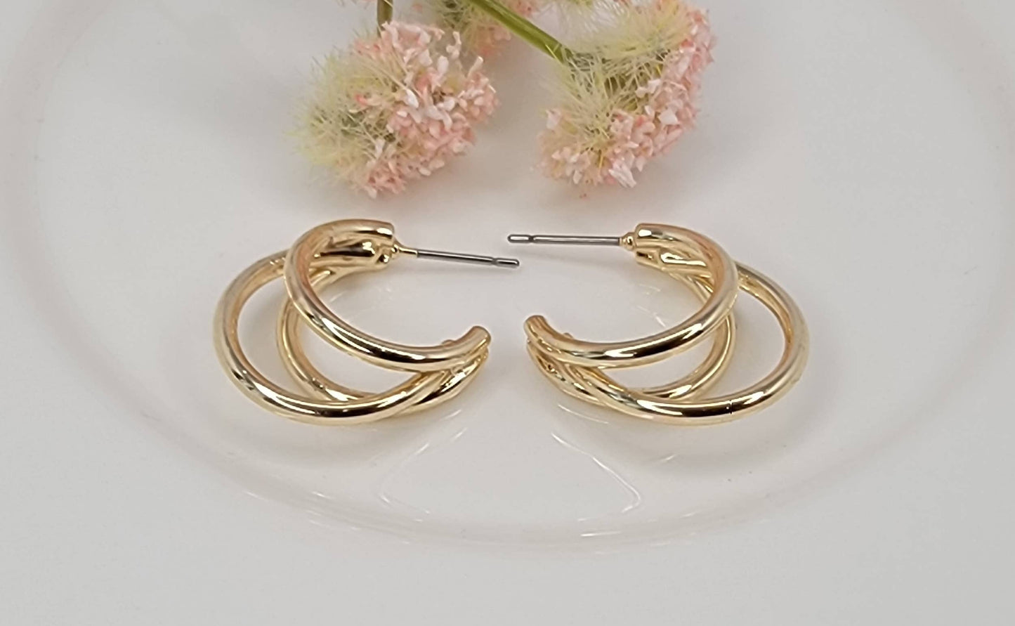 TRIPLE TUBE HOOP EARRINGS.