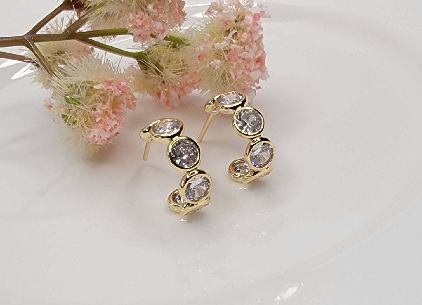 HOOP EARRINGS.