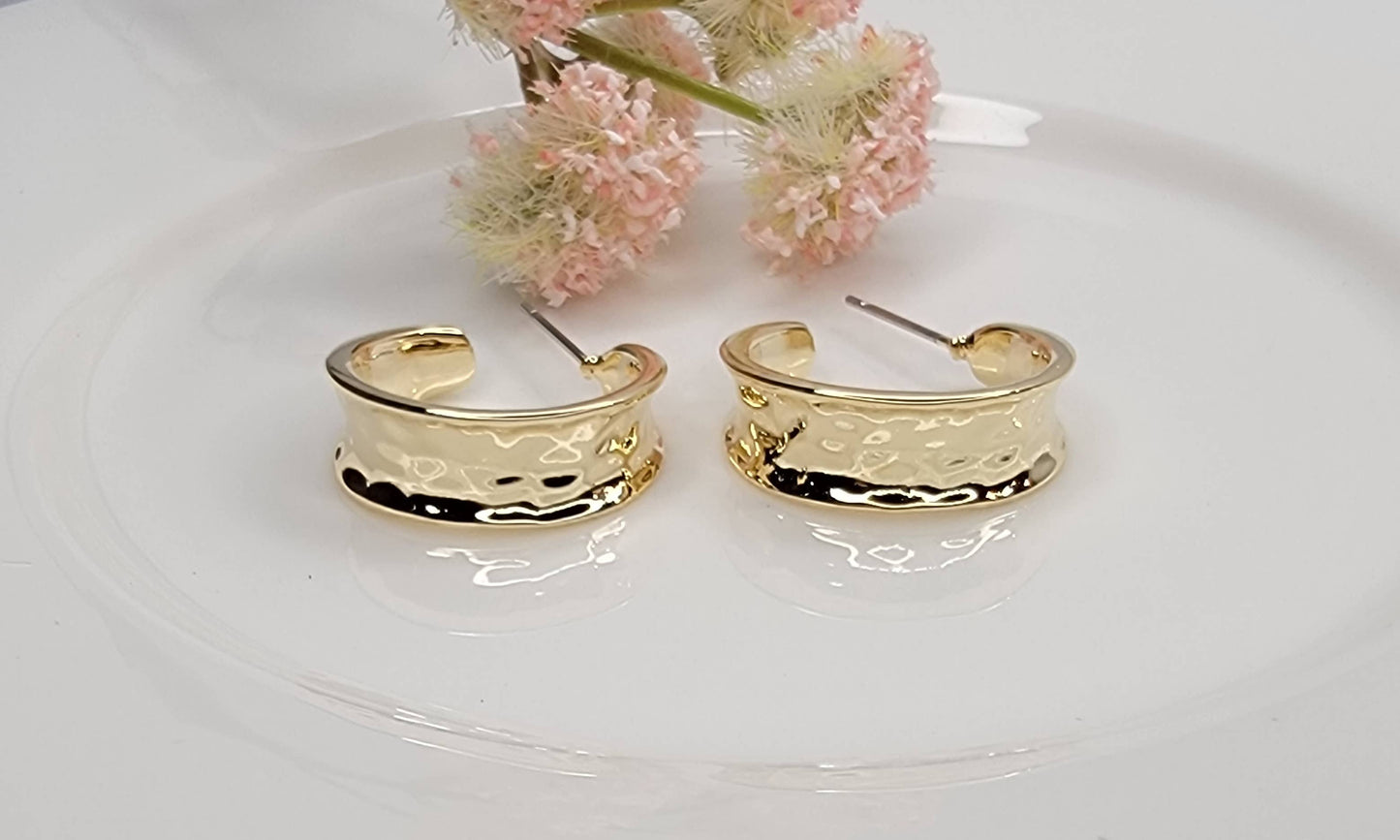 HOOP EARRINGS.