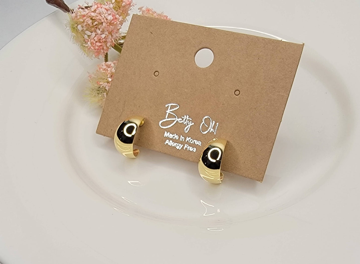 MINI HOOP EARRINGS.