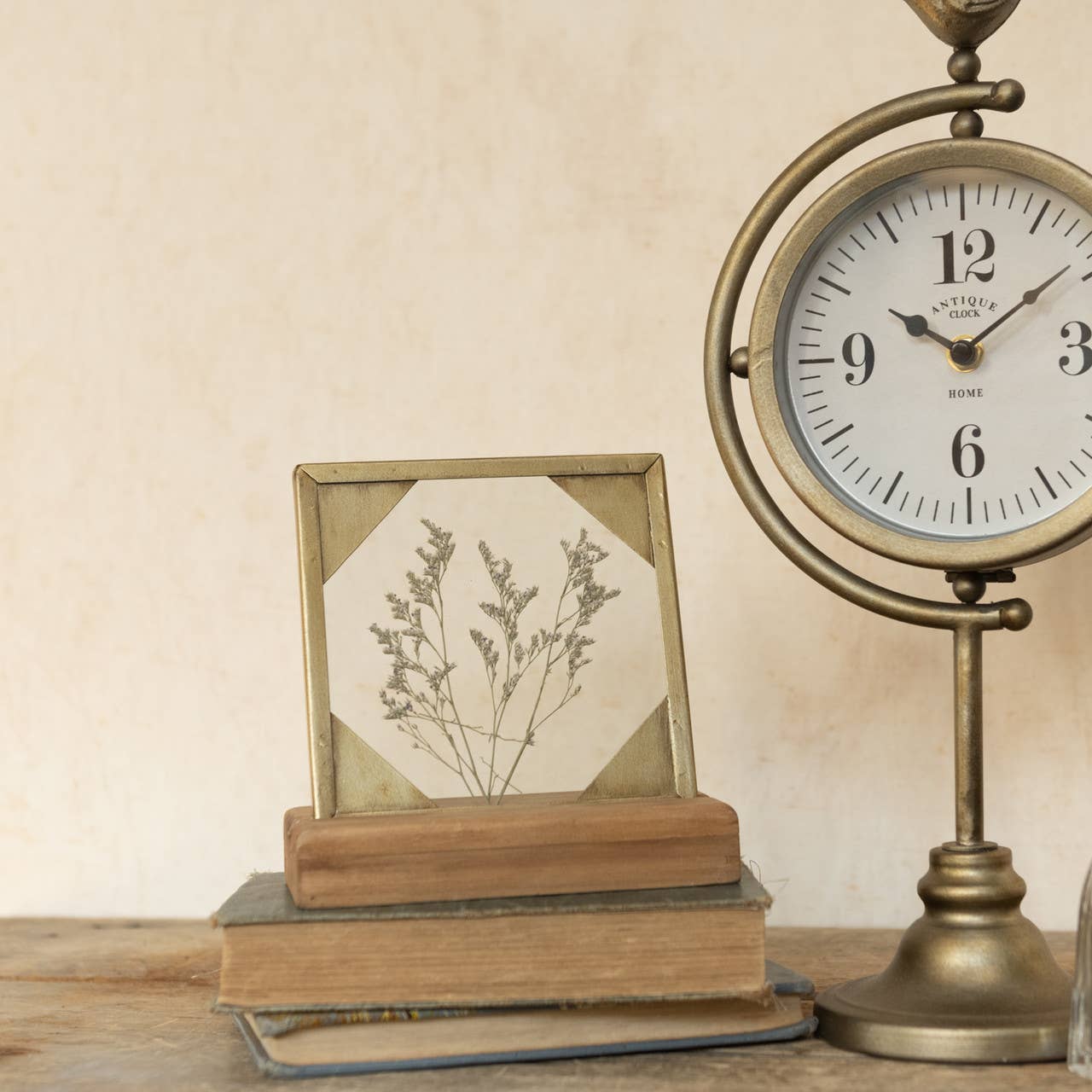 6.25" PRESSED FLOWER TABLETOP FRAME
