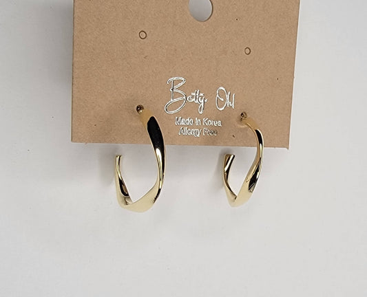 HOOP EARRINGS.