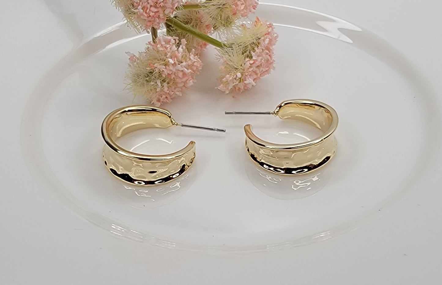 HOOP EARRINGS.