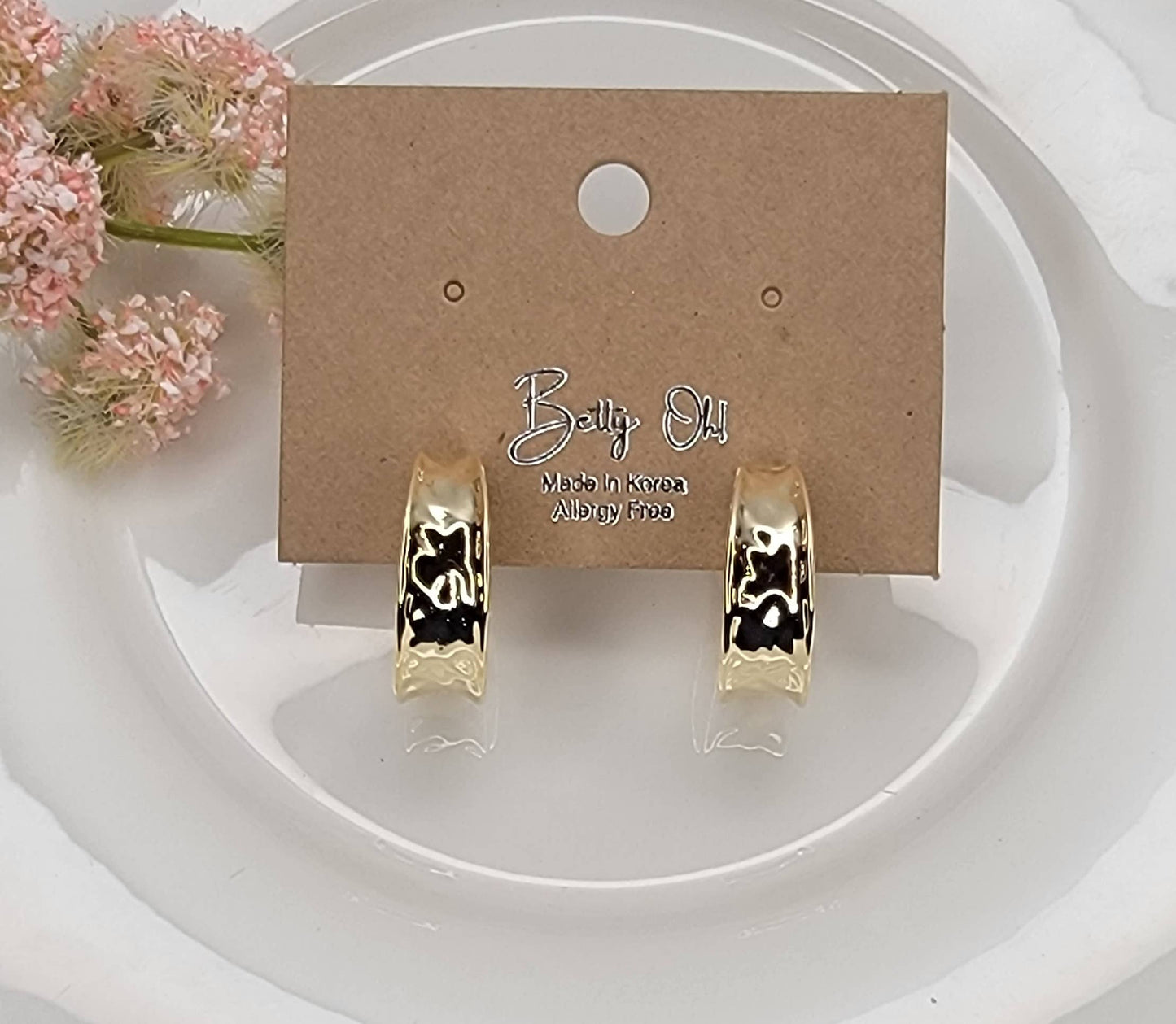 HOOP EARRINGS.