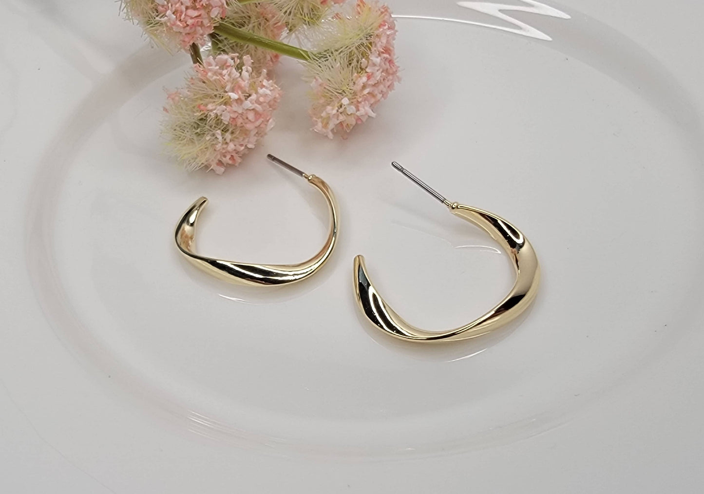 HOOP EARRINGS.