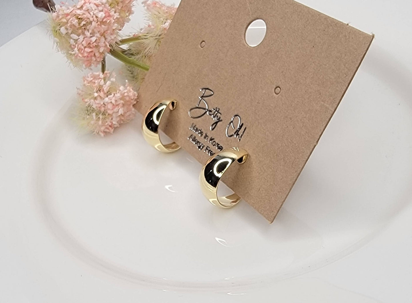 MINI HOOP EARRINGS.