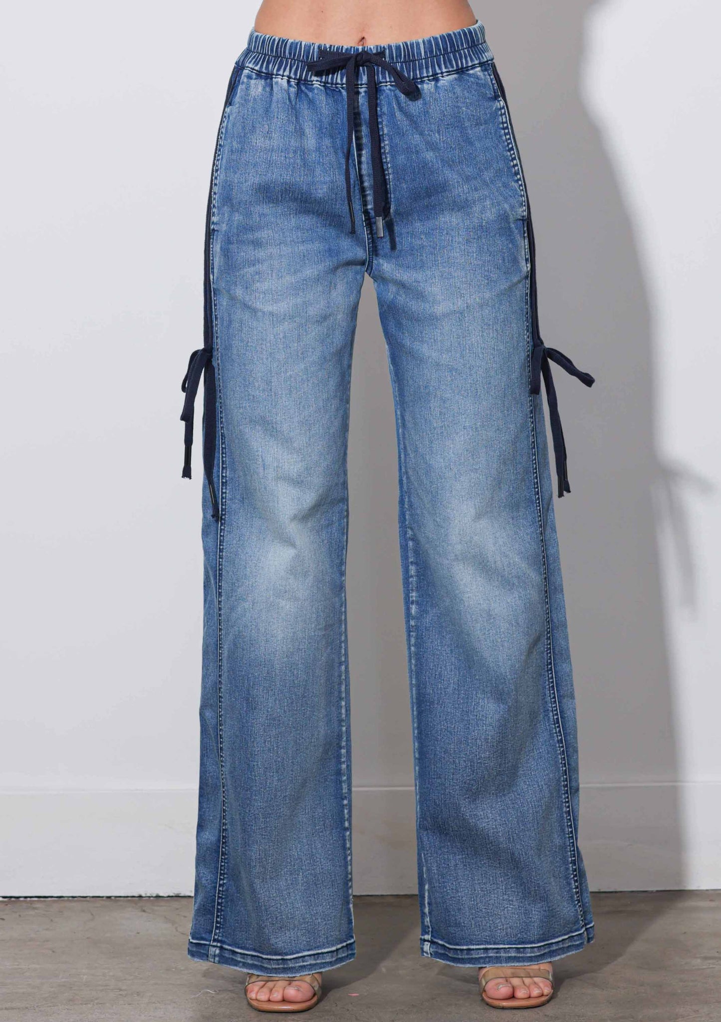Straight Jeans With Ribbon Detail