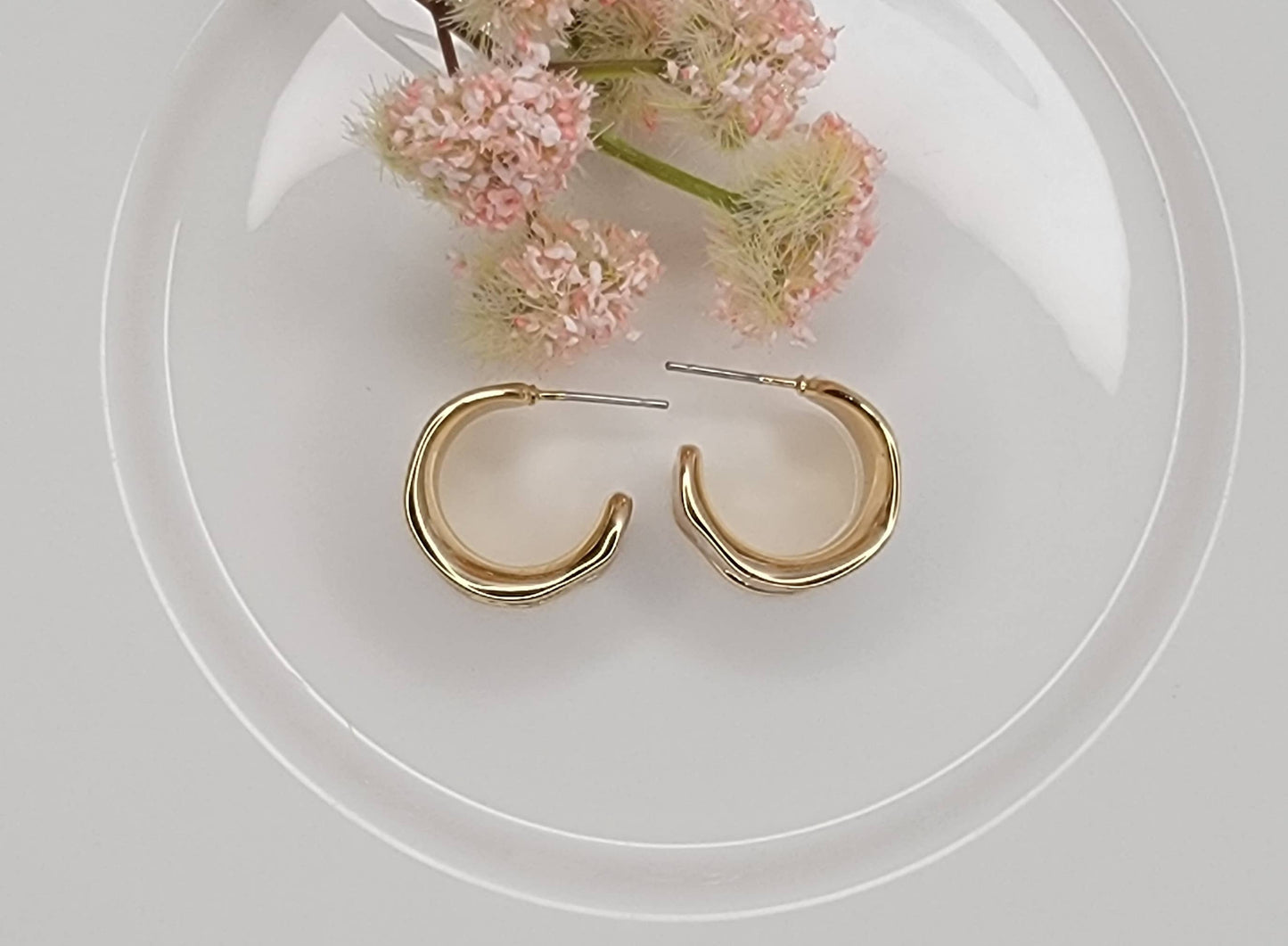 HOOP EARRINGS.