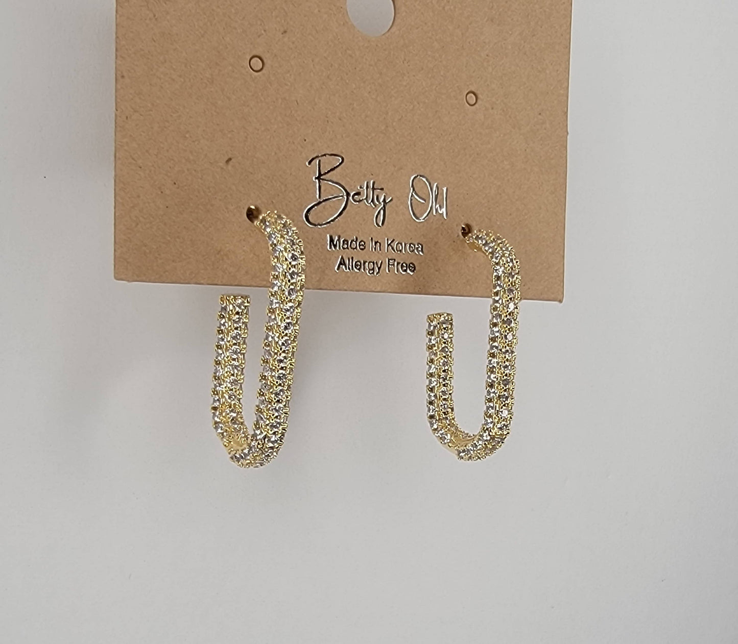 HOOP EARRINGS.