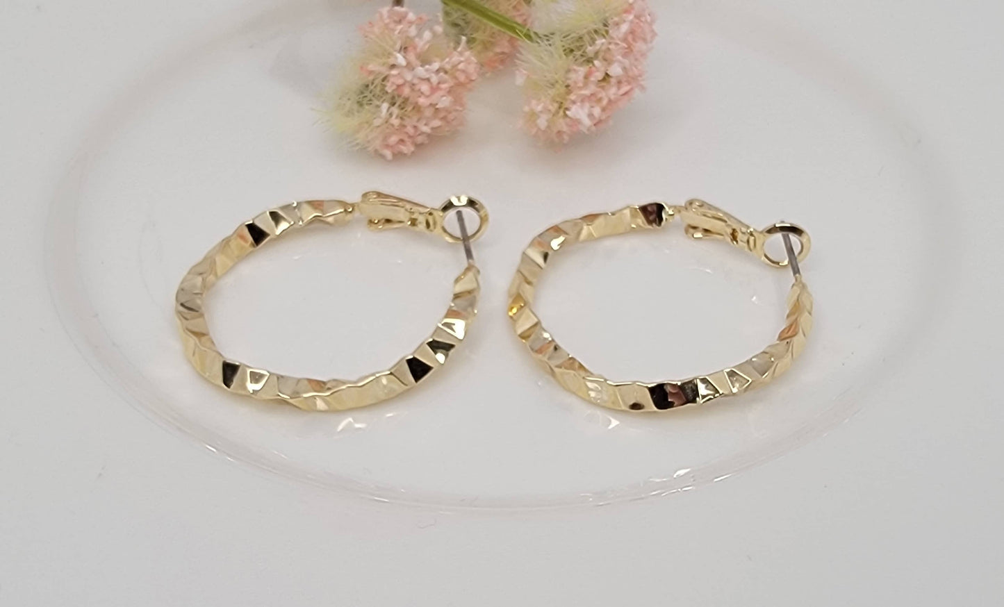 HOOP EARRINGS.