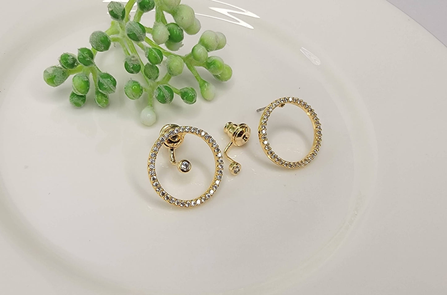 CZ. POST EARRINGS.