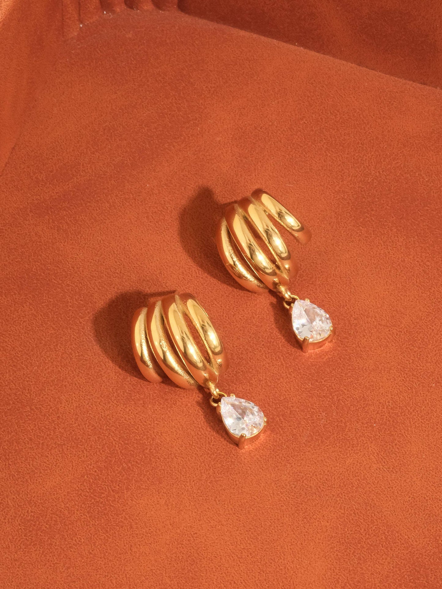 Dovely 18K Gold Drop Earring