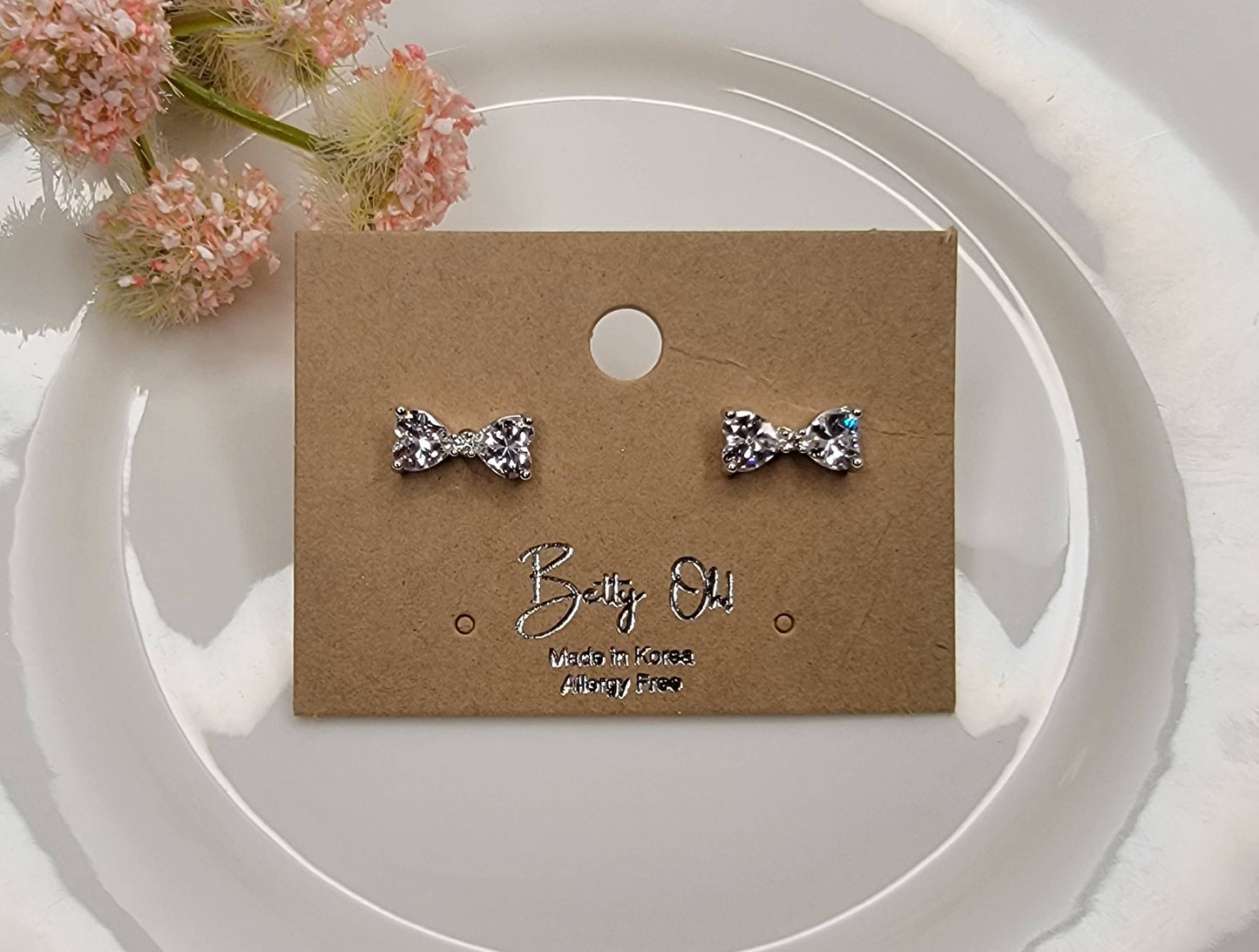 CZ BOW STUD EARRINGS.