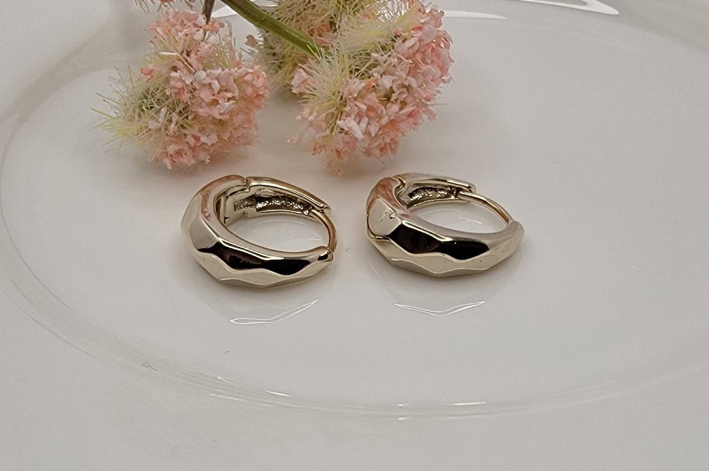BEVELED HUGGIE EARRINGS.