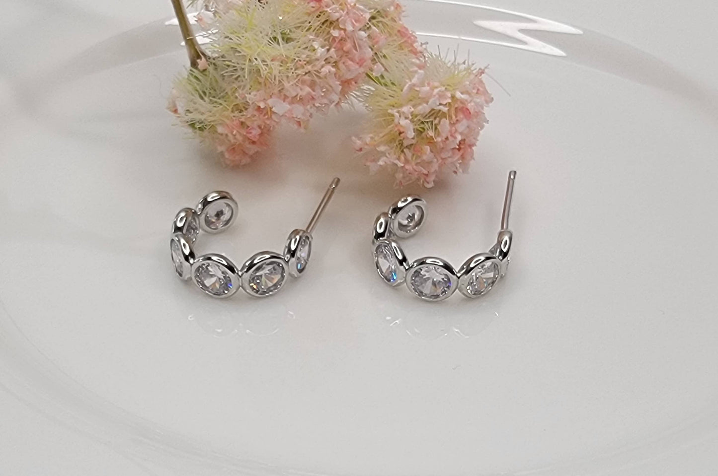 HOOP EARRINGS.