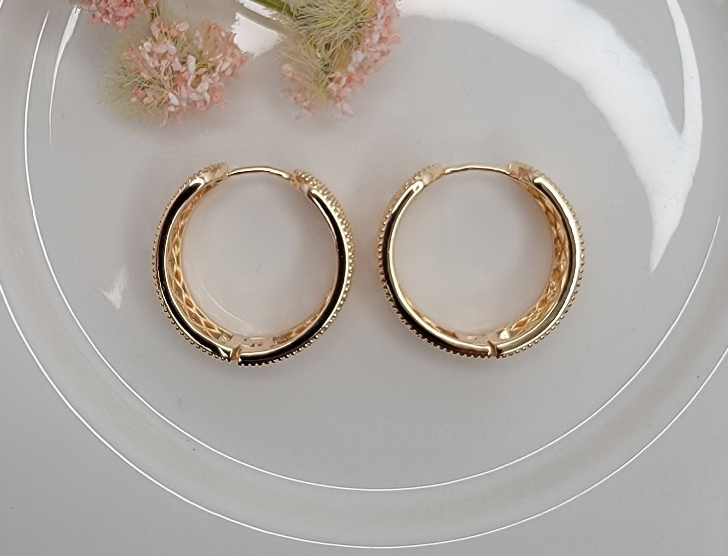 HOOP EARRINGS.