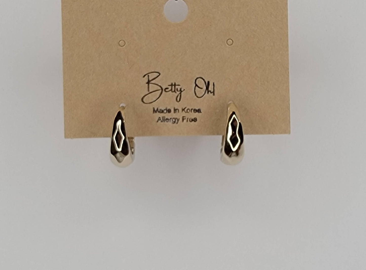 BEVELED HUGGIE EARRINGS.