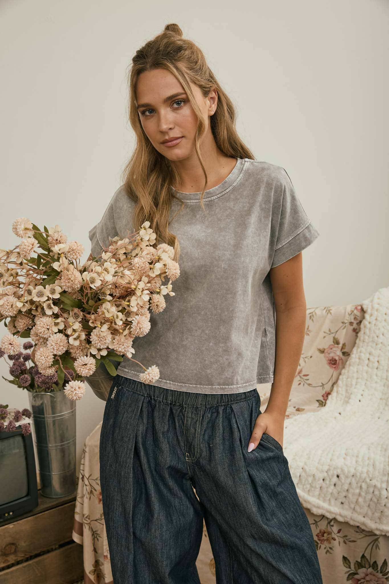 WASHED SHORT SLEEVE BOXY KNIT TOP : GREY