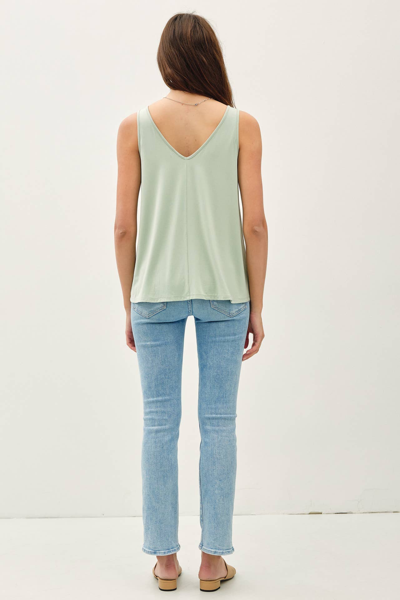 BAMBOO/MODAL BASIC V-NECK TANK