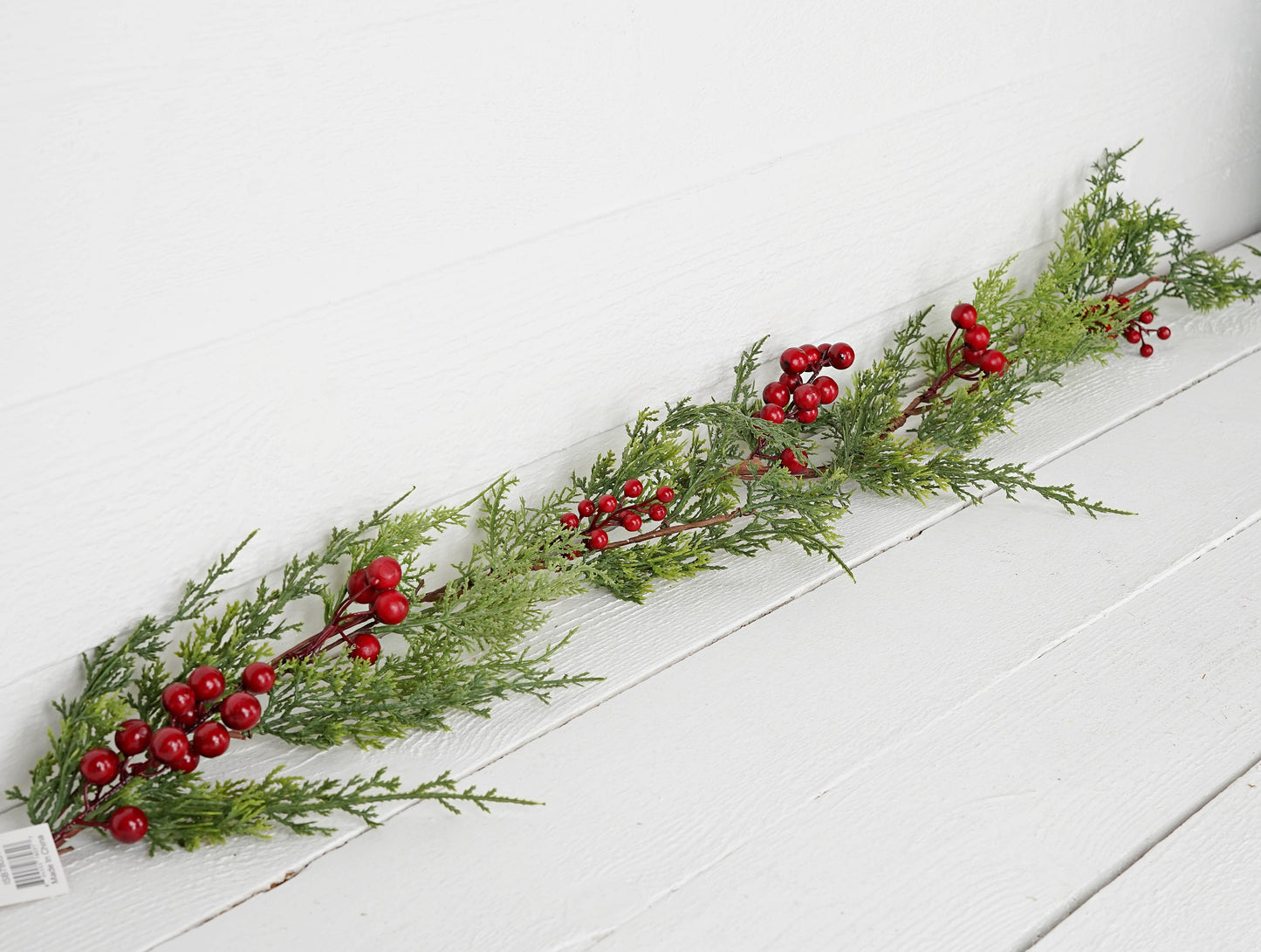 ISB78031- 4ft sparkled Cedar pine and Red Berry Garland