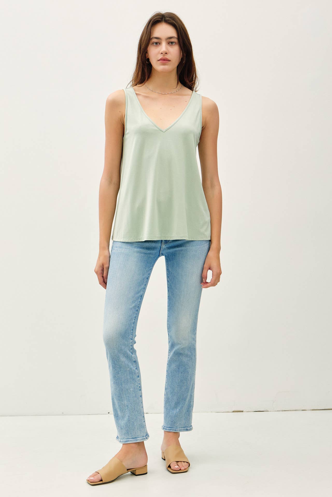 BAMBOO/MODAL BASIC V-NECK TANK
