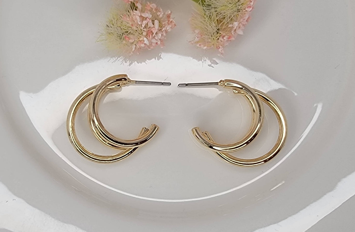 TRIPLE TUBE HOOP EARRINGS.