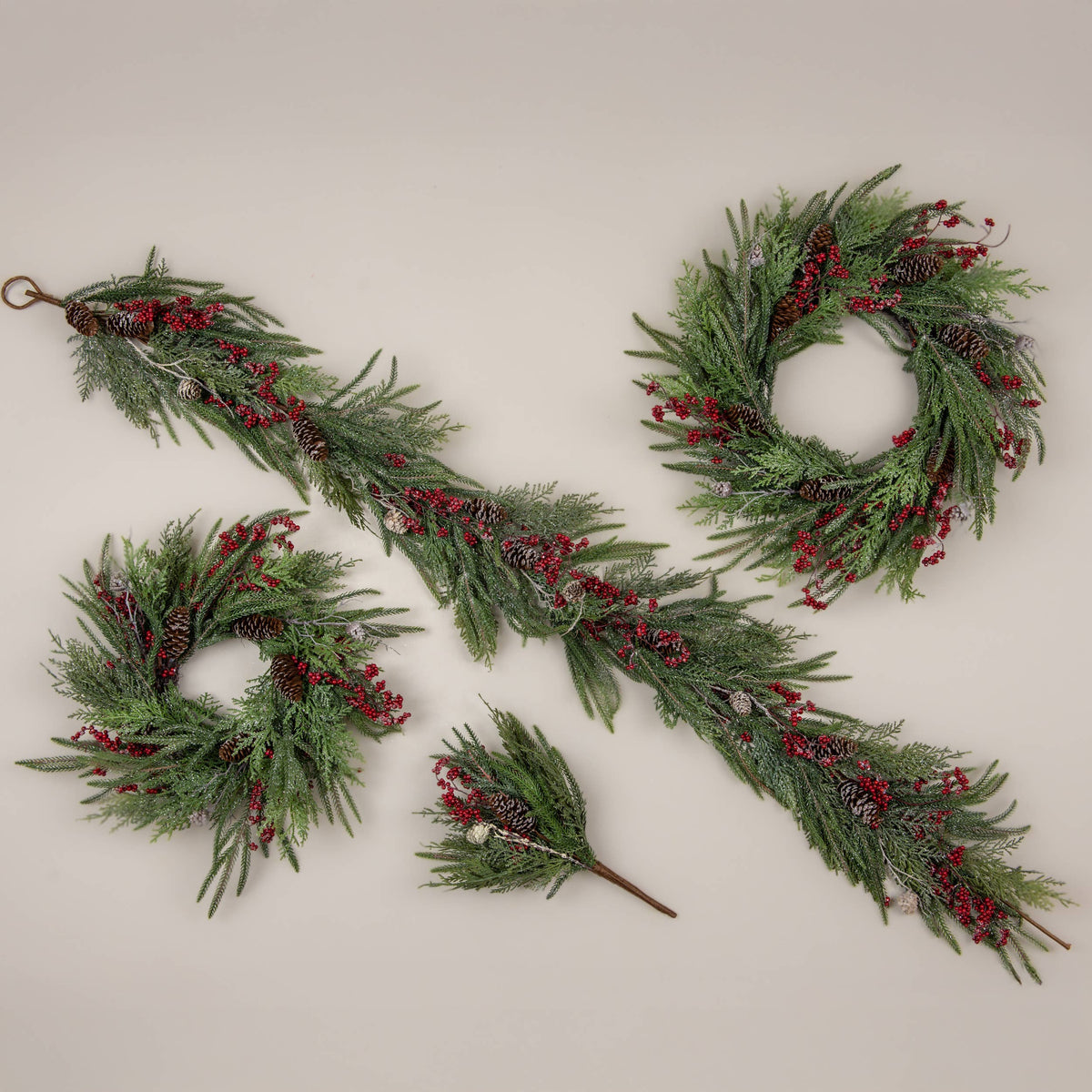 18" CEDAR, PINE & RED BERRIES CANDLE RING