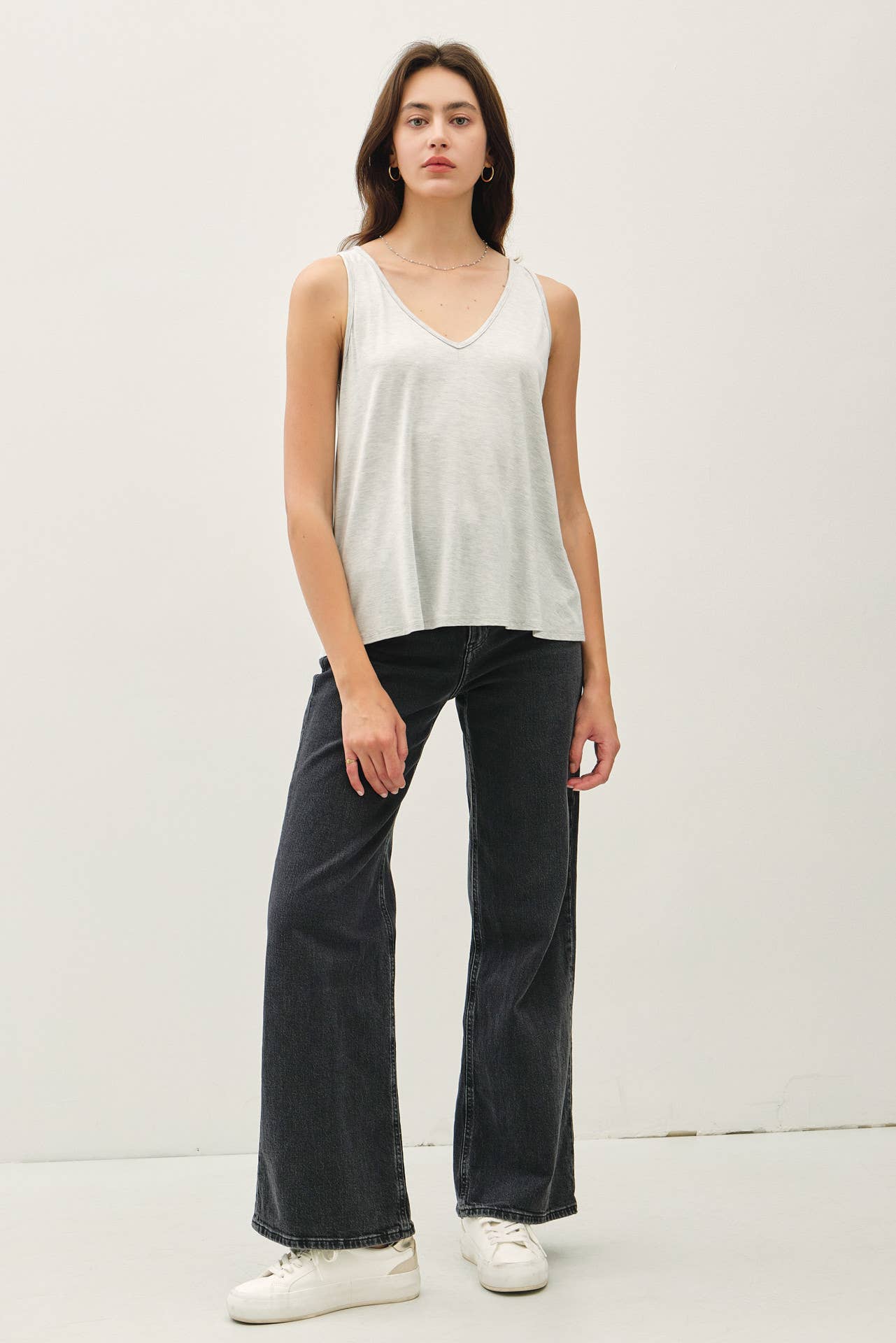 BAMBOO/MODAL BASIC V-NECK TANK