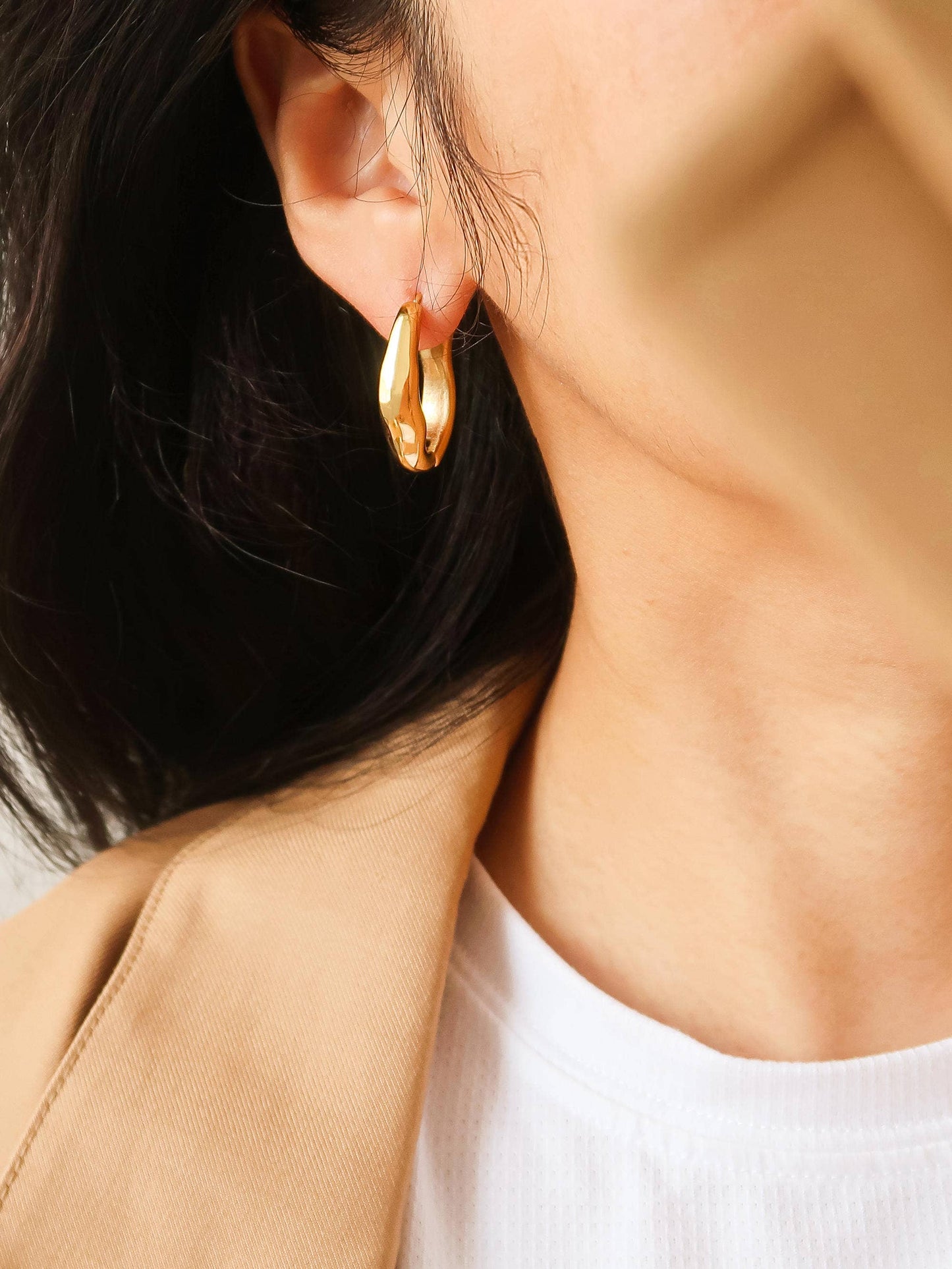 Darcy 18K Gold Oval Hoop Earring