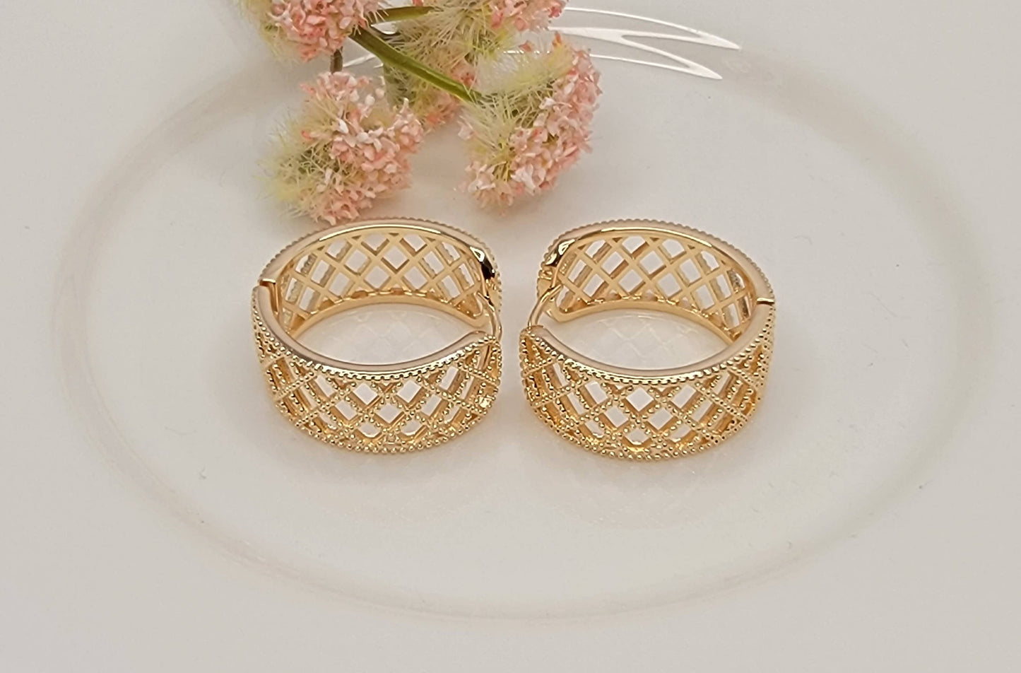 HOOP EARRINGS.