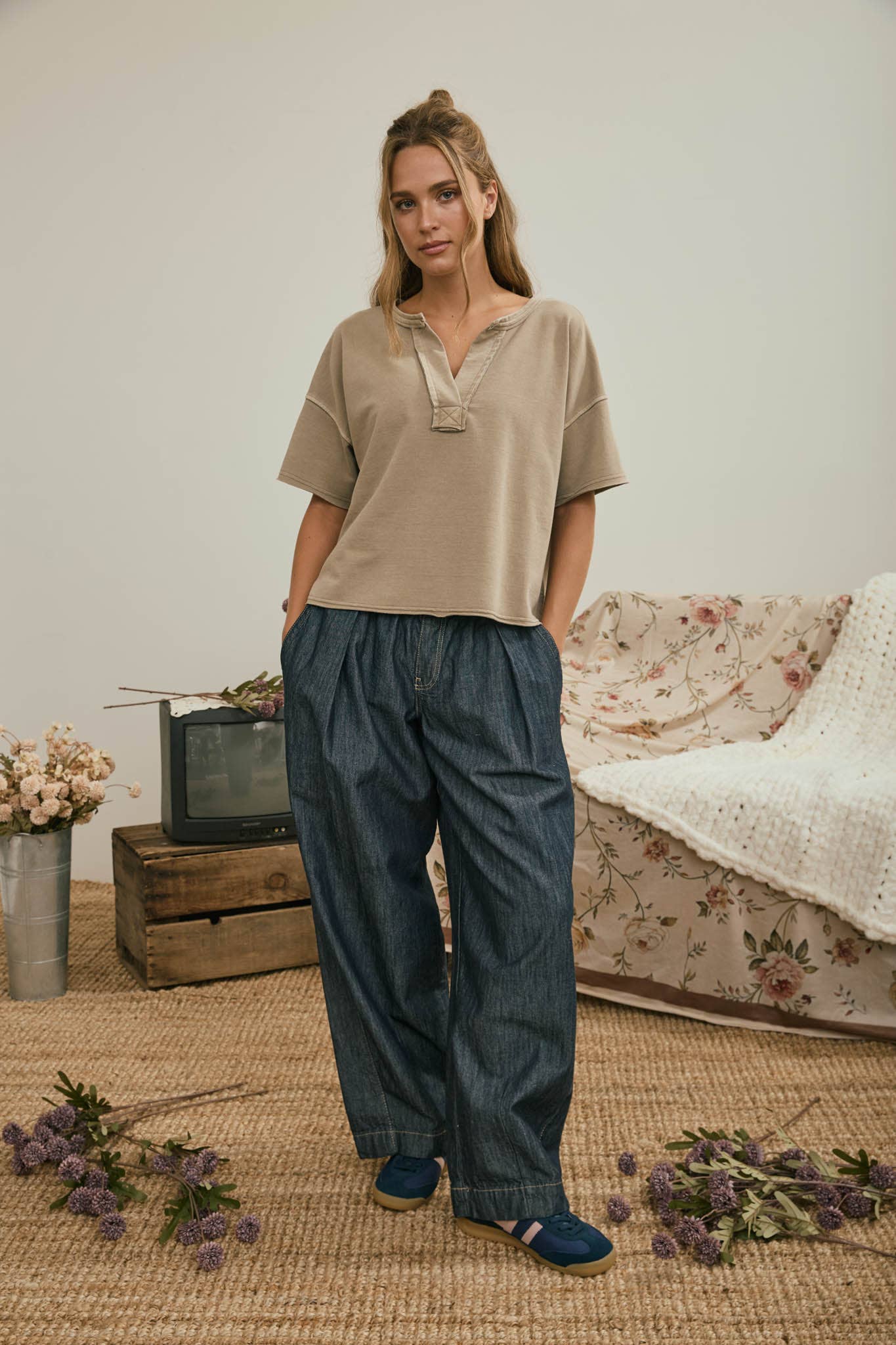 WASHED SPLIT NECK RAW EDGE SHORT SLEEVE KNIT TOP