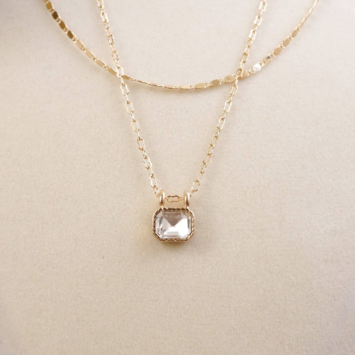 Glimmered Layers – Double Chain Necklace with Emerald-Cut Crystal