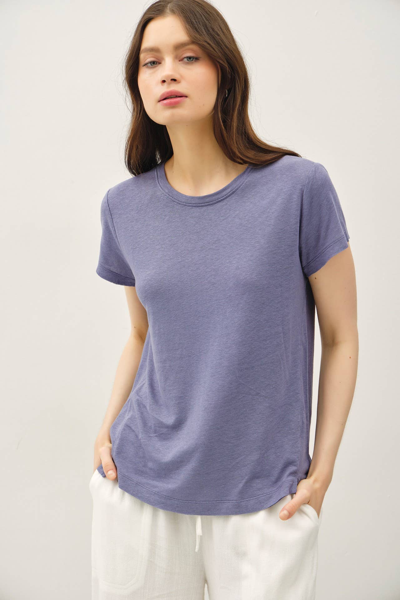 LINEN CLASSIC ROUND NECK SPLIT HEM T-SHIRT