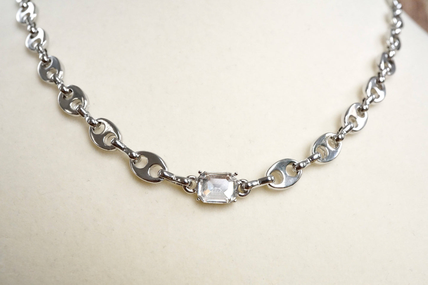 Short Anchor Chain Necklace with Emerald-Cut Crystal – Gold or Silver