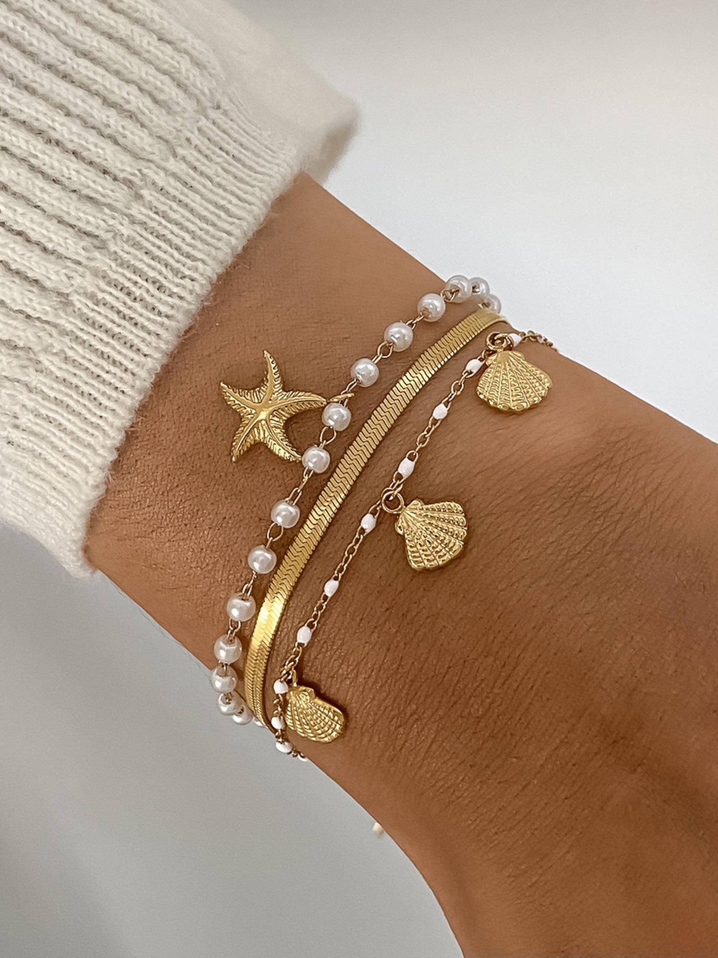 Cassis 18K Gold Pearl Bracelet Set