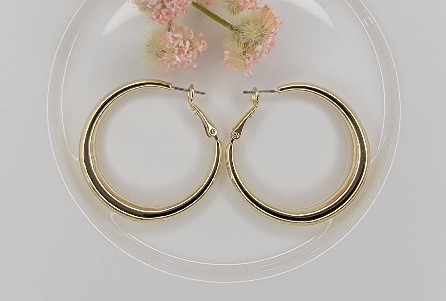 HOOP EARRINGS.