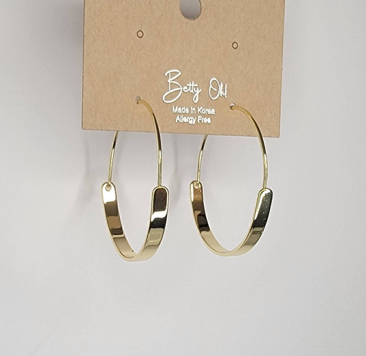 TURNISH FREE HOOP EARRINGS.