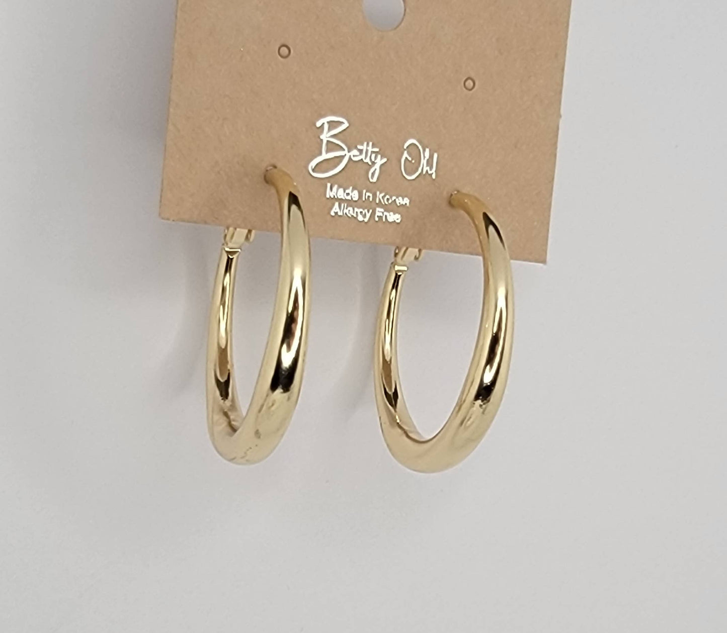 HOOP EARRINGS.