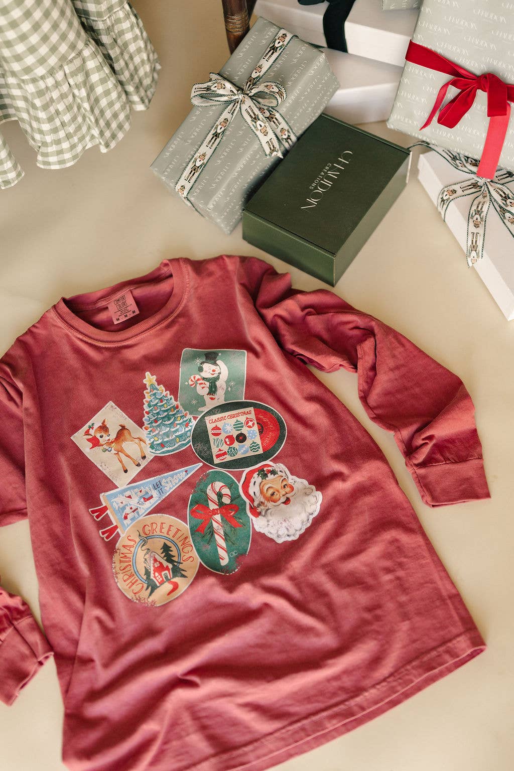 90 Vintage Christmas Stickers Graphic Apparel
