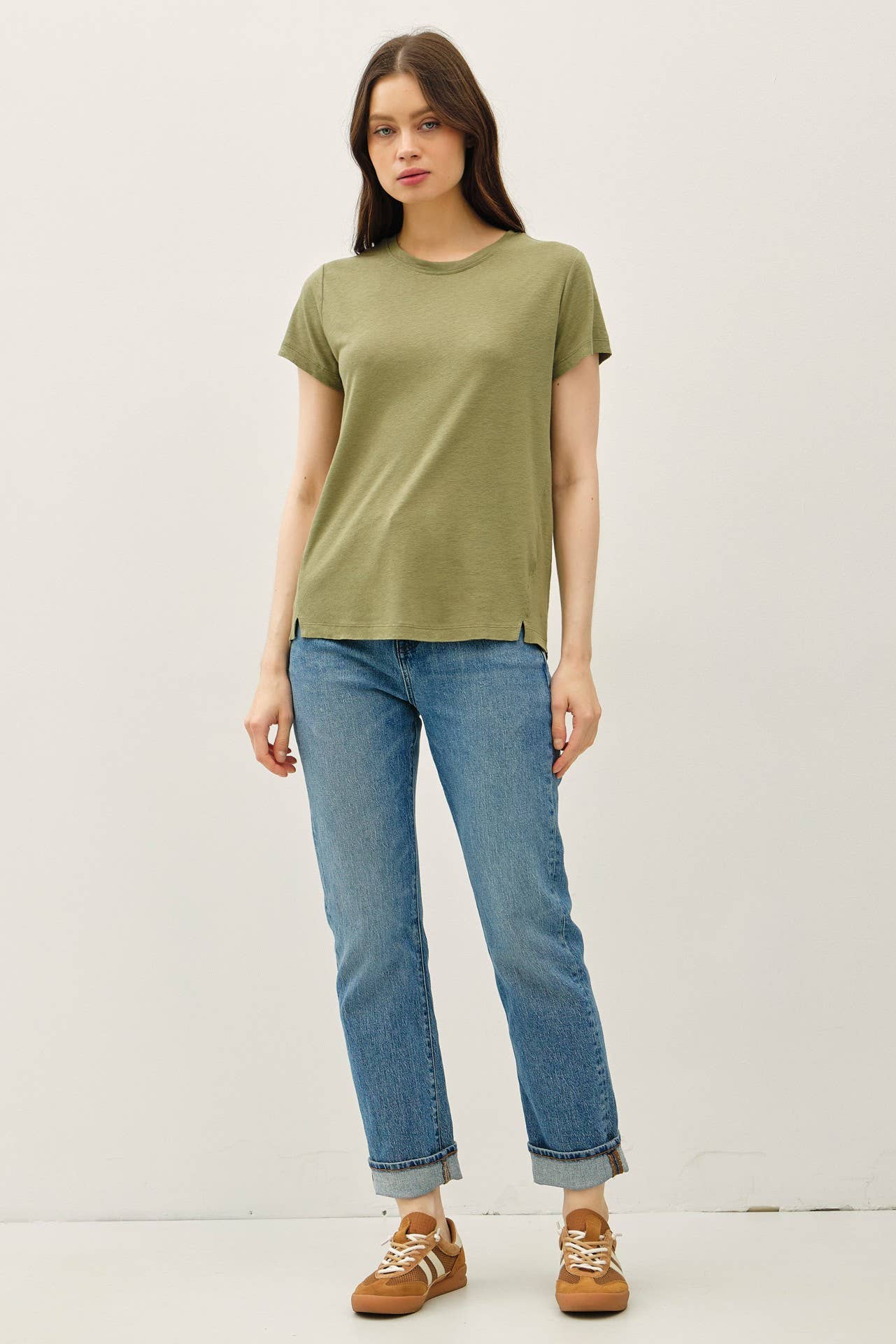 LINEN CLASSIC ROUND NECK SPLIT HEM T-SHIRT