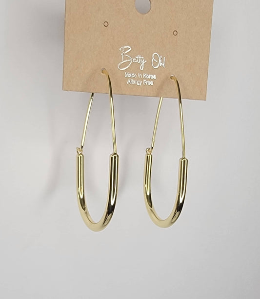 LONG OVAL HOOP EARRINGS.