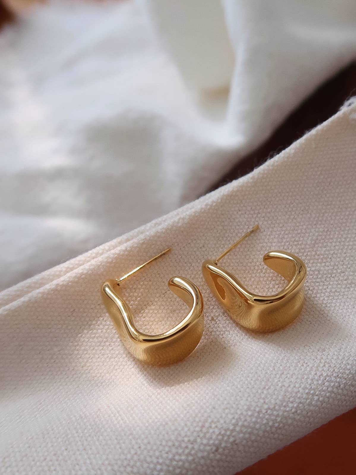 Ninelle 18K Gold Hoop Earrings