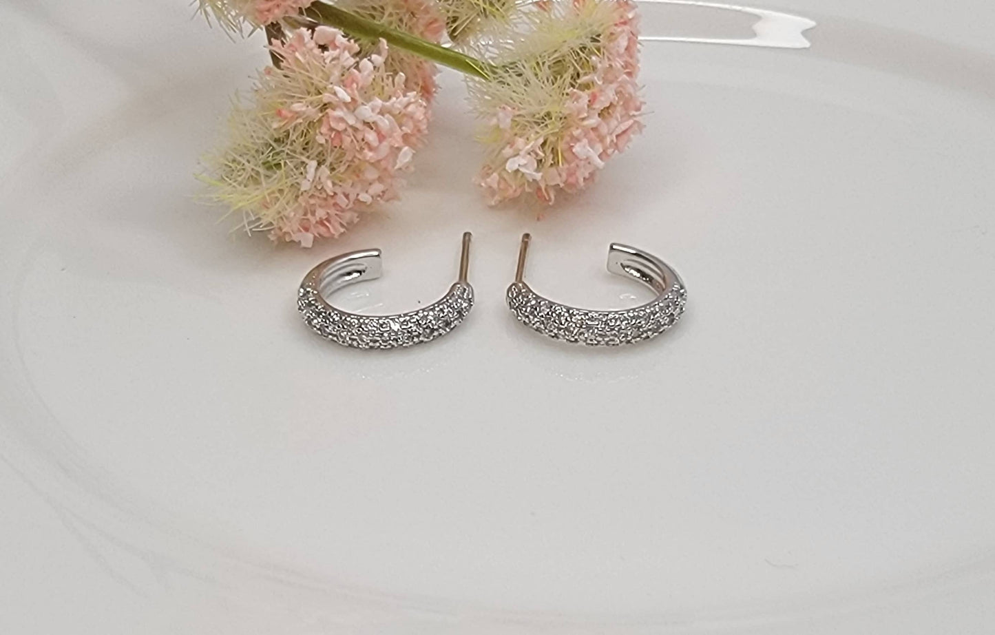 SMALL HOOP EARRINGS.