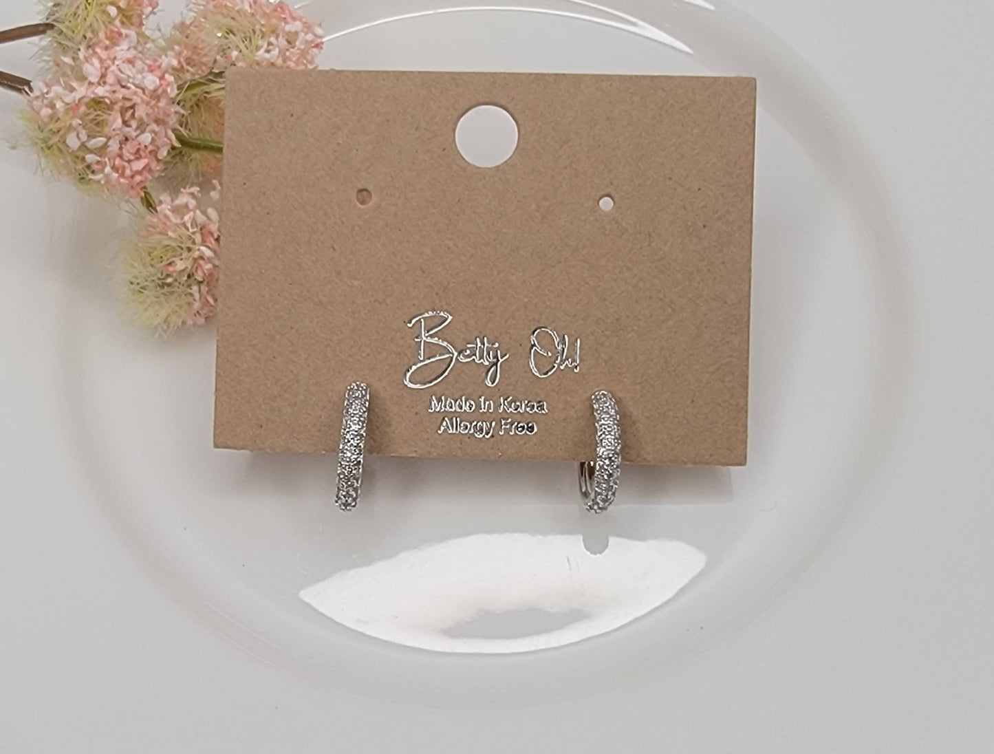SMALL HOOP EARRINGS.