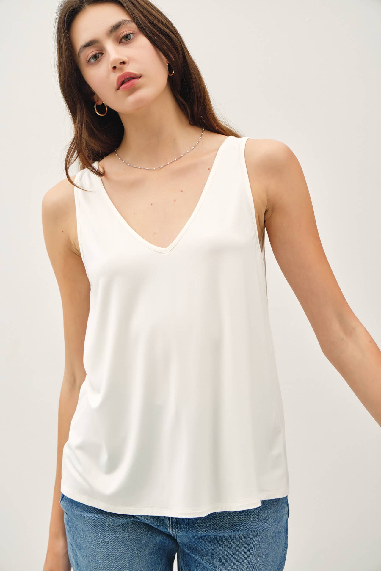 BAMBOO/MODAL BASIC V-NECK TANK